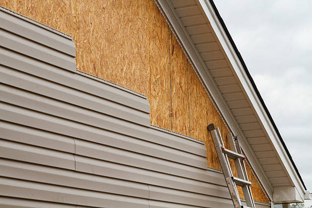 Professional Siding Contractor technician working in Moore, SC